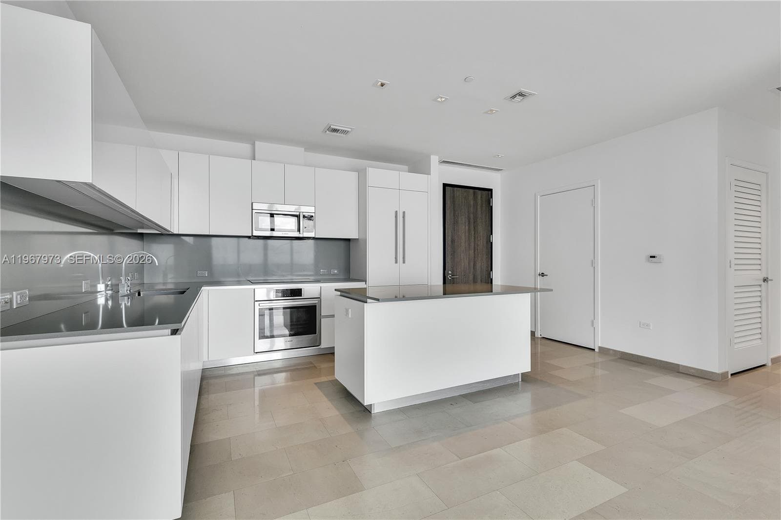 68 SE 6th St # 4110, Miami FL 33131 — 3