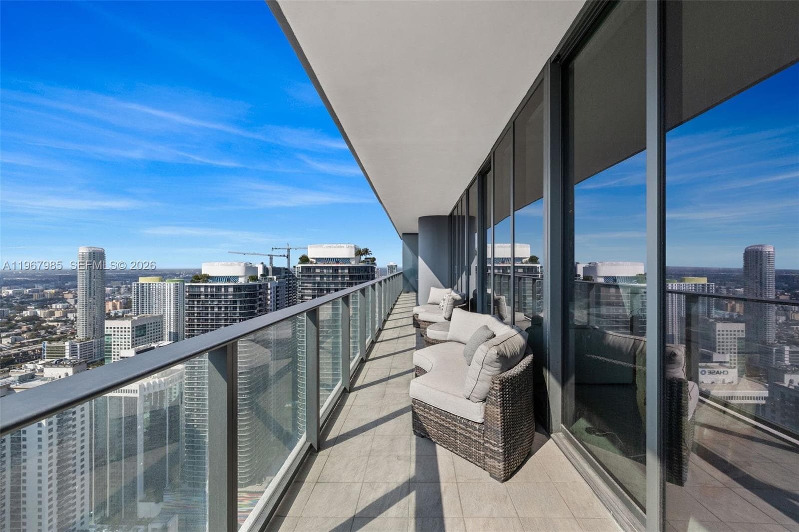 1000 Brickell Plz, Miami FL 33131 — 52