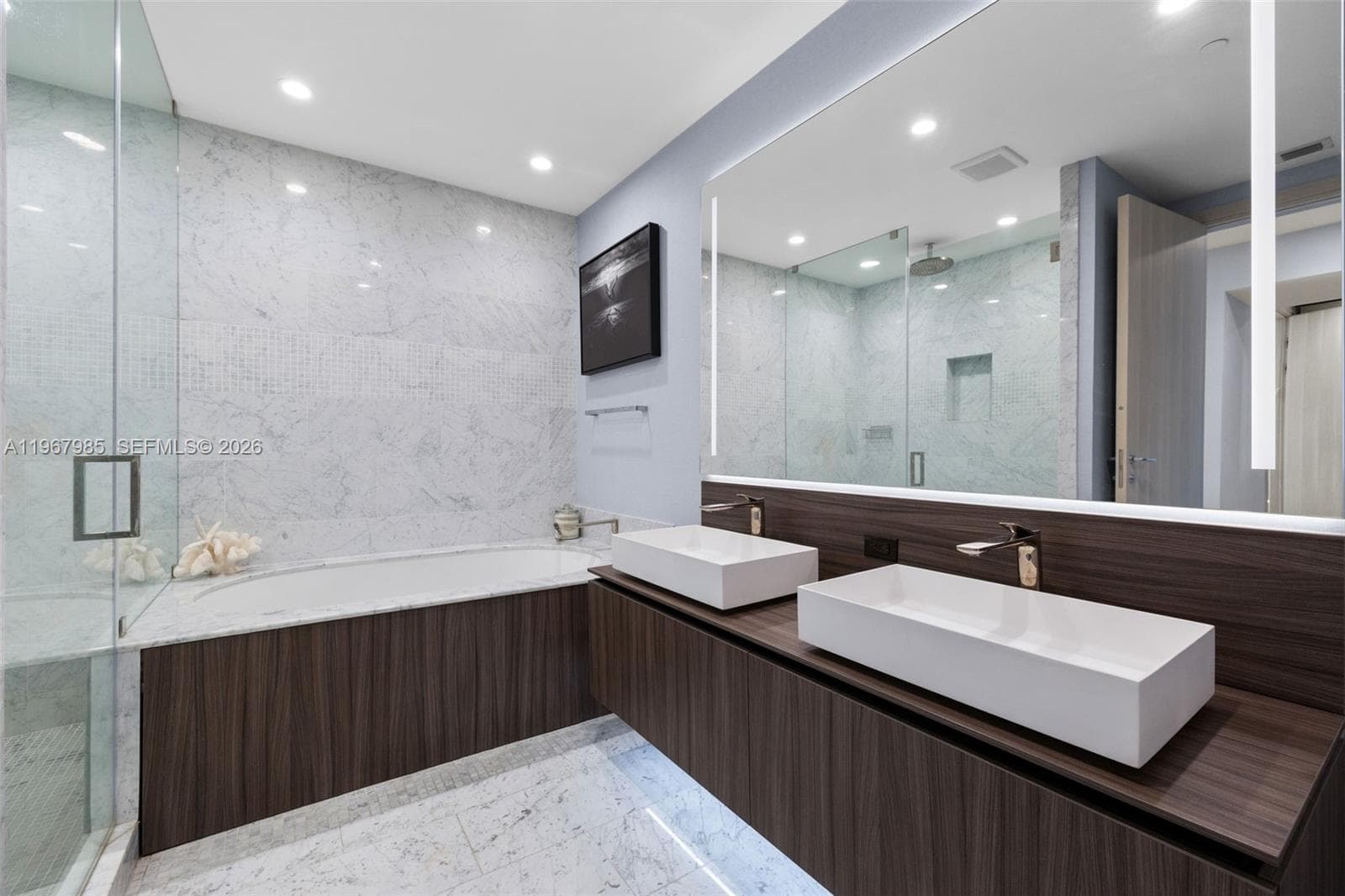 1000 Brickell Plz, Miami FL 33131 — 43