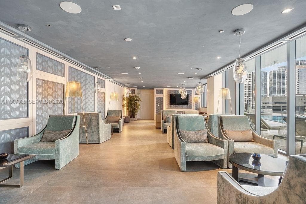 1000 Brickell Plz, Miami FL 33131 — 65