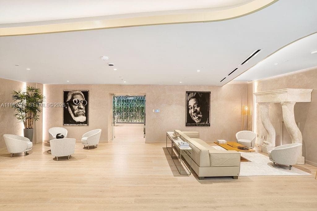 1000 Brickell Plz, Miami FL 33131 — 68