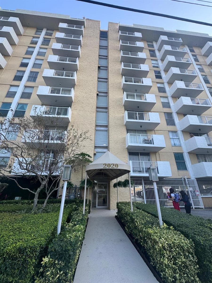 2020 NE 135th St # 811, North Miami FL 33181 — 2