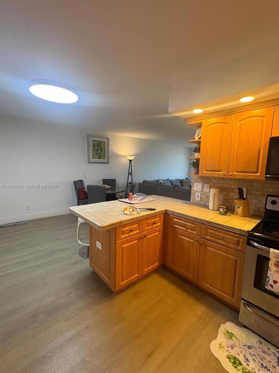 2020 NE 135th St # 811, North Miami FL 33181 — 13