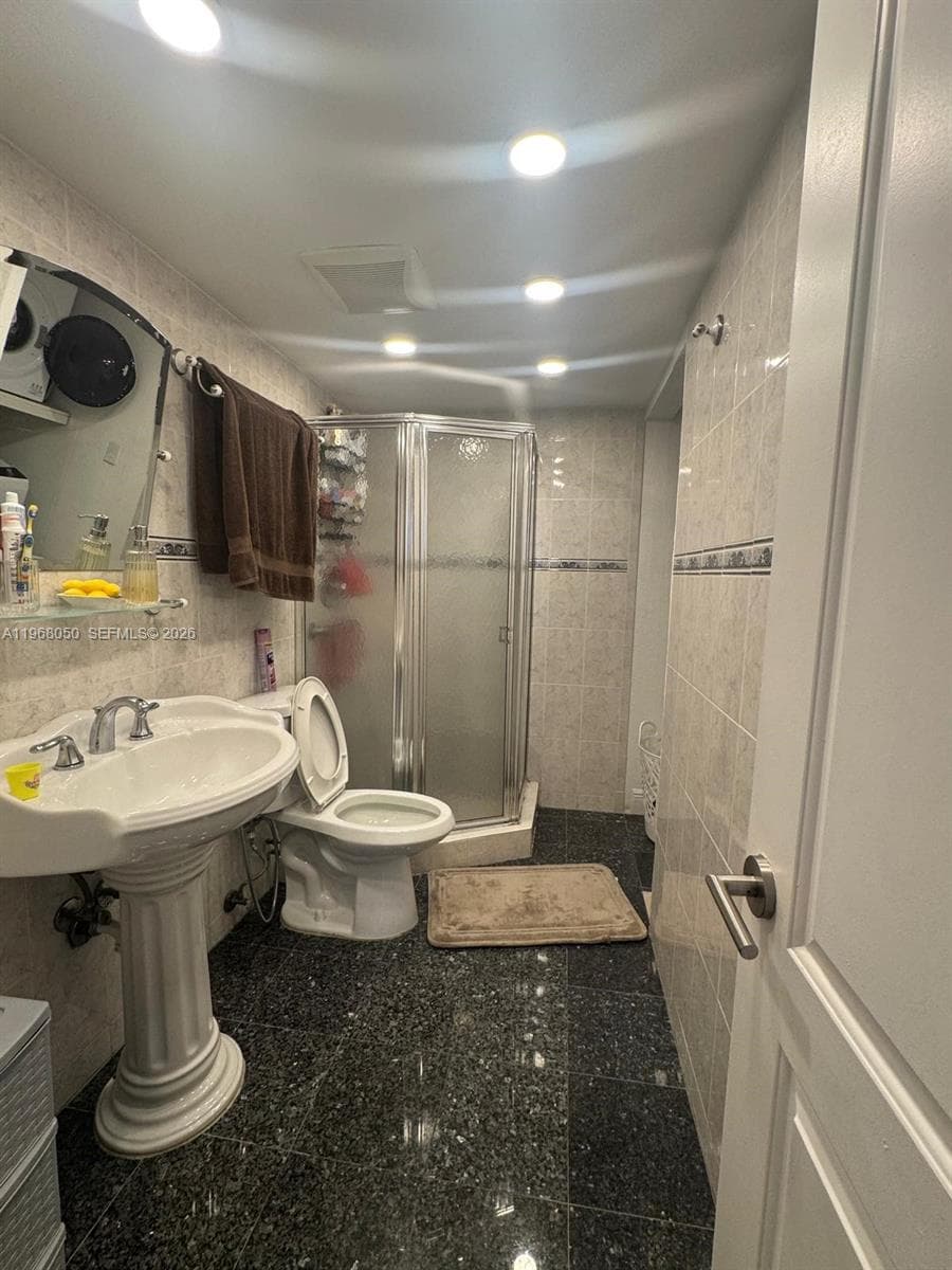2020 NE 135th St # 811, North Miami FL 33181 — 17