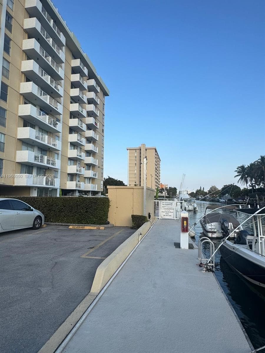 2020 NE 135th St # 811, North Miami FL 33181 — 28