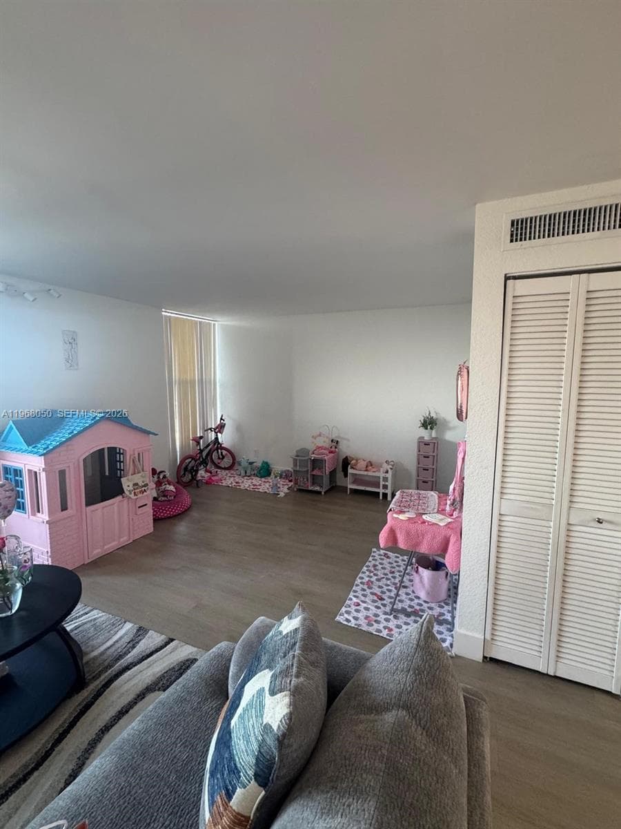 2020 NE 135th St # 811, North Miami FL 33181 — 14