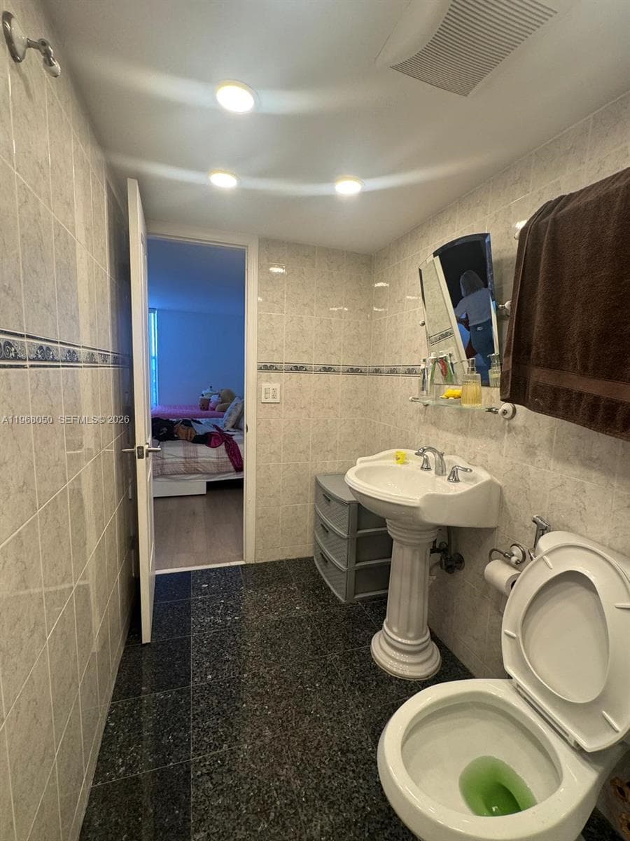 2020 NE 135th St # 811, North Miami FL 33181 — 18