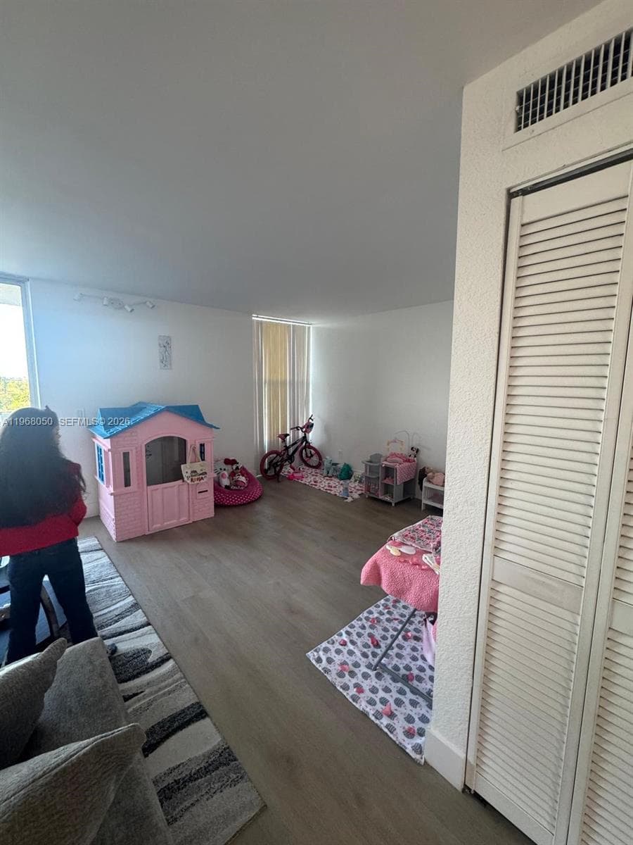 2020 NE 135th St # 811, North Miami FL 33181 — 11