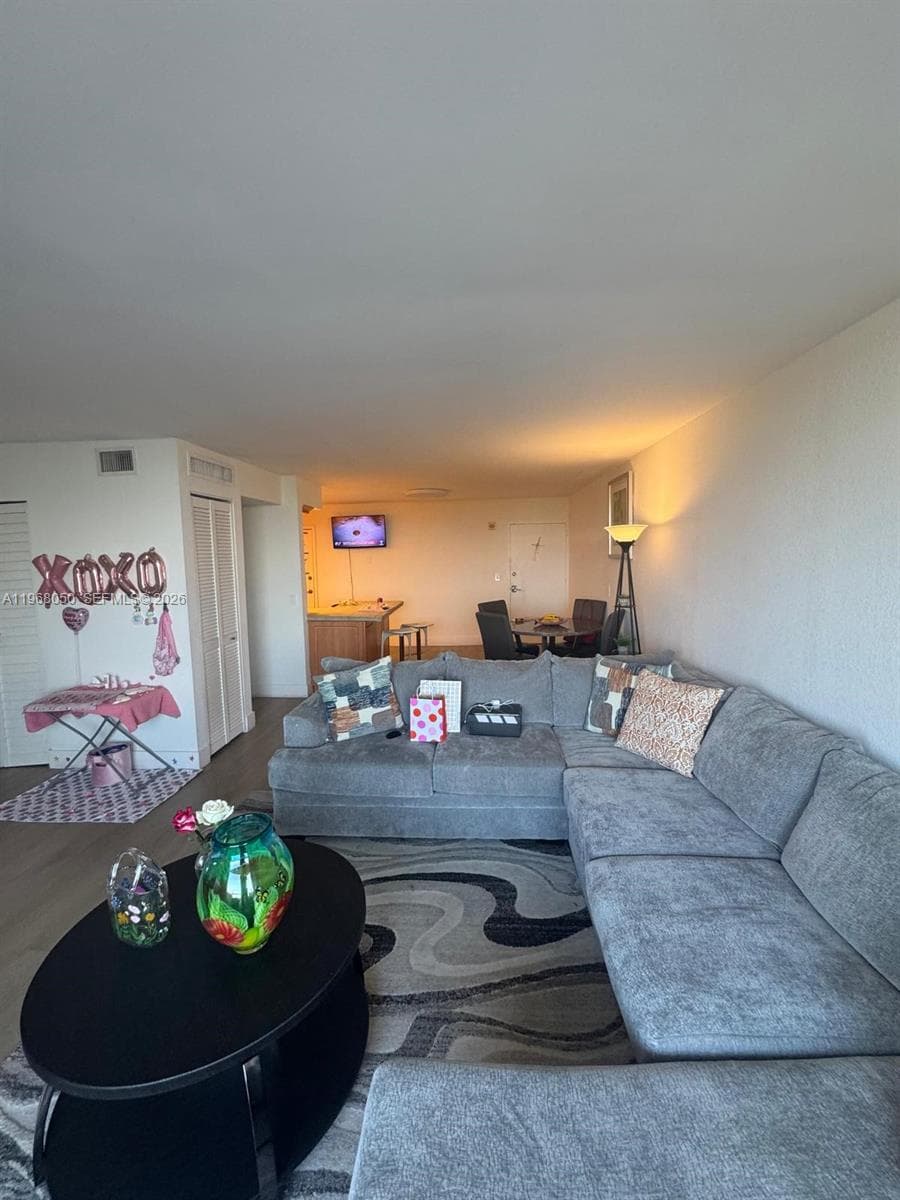 2020 NE 135th St # 811, North Miami FL 33181 — 8