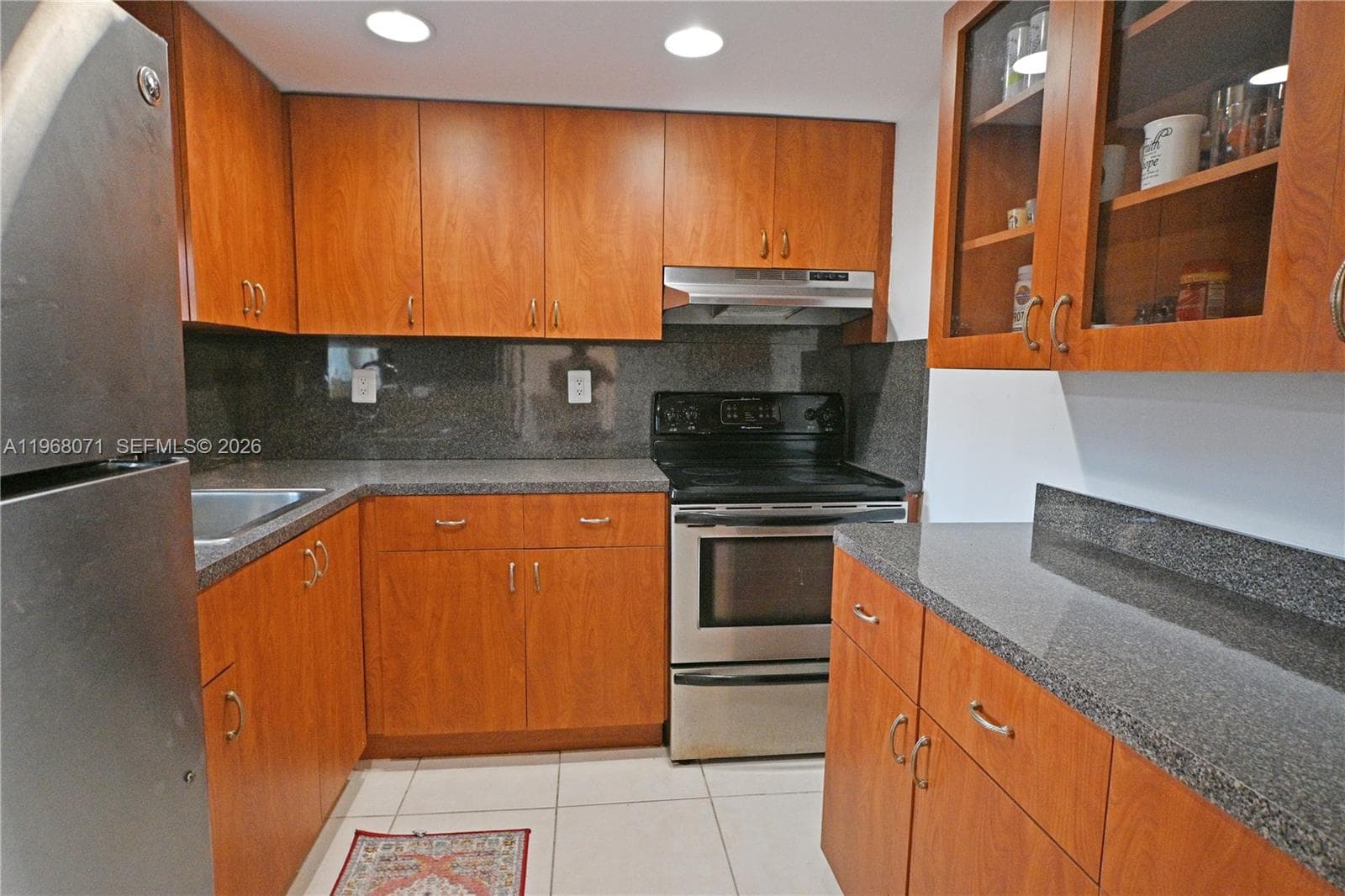 947 Lenox Ave # 203, Miami Beach FL 33139 — 2