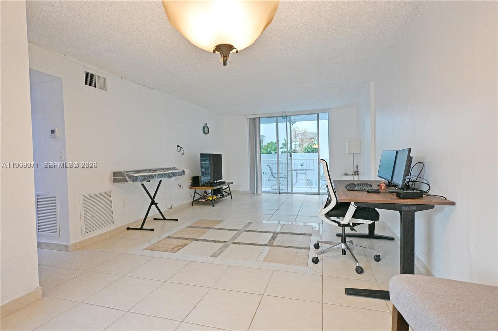 947 Lenox Ave # 203, Miami Beach FL 33139 — 1