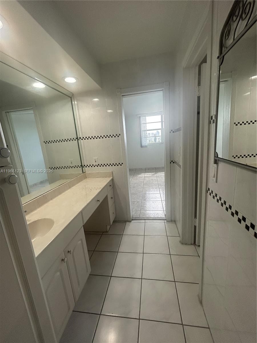 2851 Leonard Dr # J502, Aventura FL 33160 — 17
