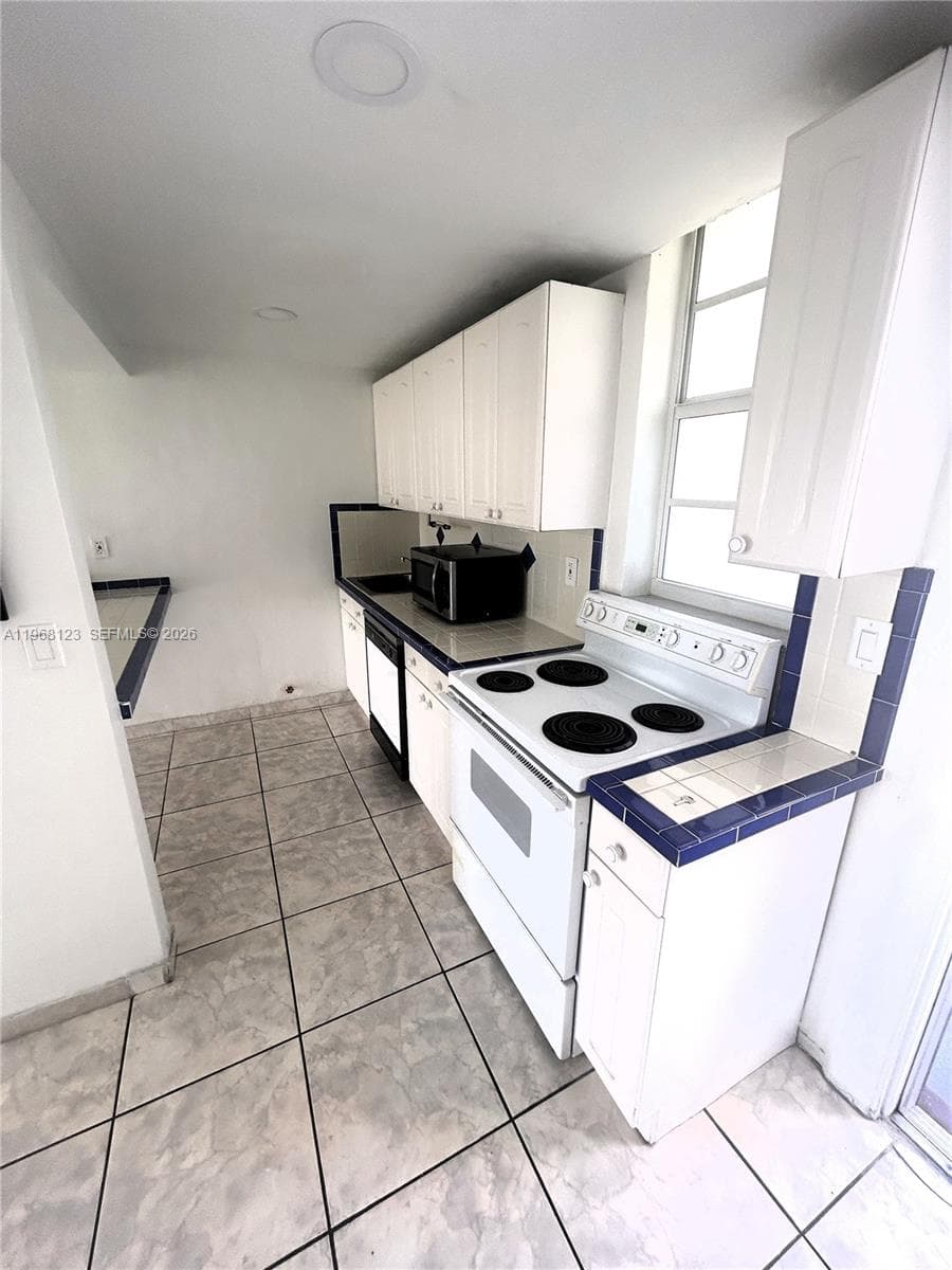 2851 Leonard Dr # J502, Aventura FL 33160 — 3