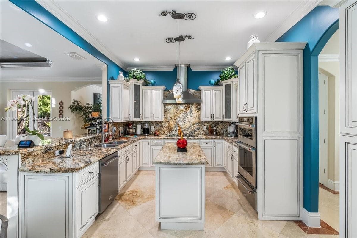 7851 NW 166th Ter, Miami Lakes FL 33016 — 26