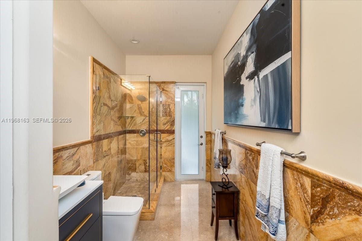 7851 NW 166th Ter, Miami Lakes FL 33016 — 32