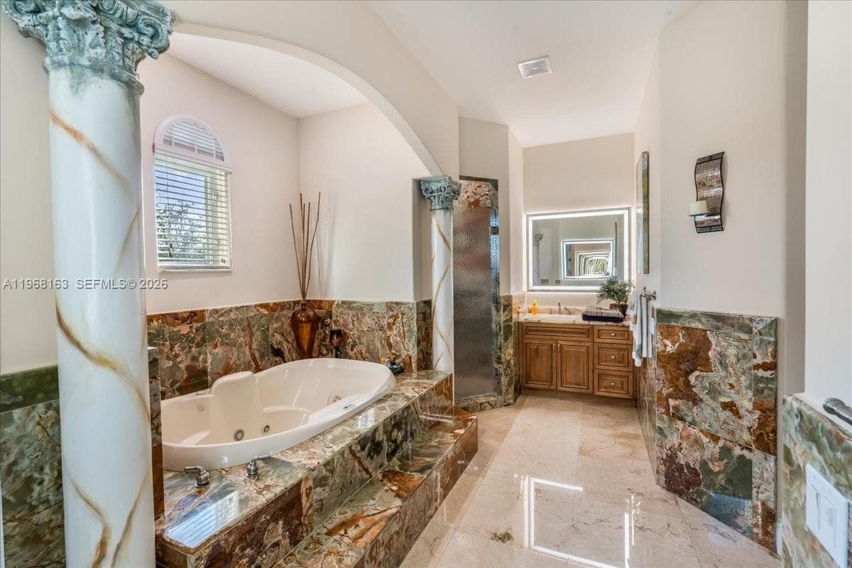 7851 NW 166th Ter, Miami Lakes FL 33016 — 45