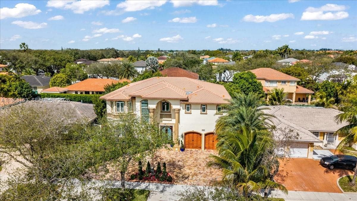 7851 NW 166th Ter, Miami Lakes FL 33016 — 54