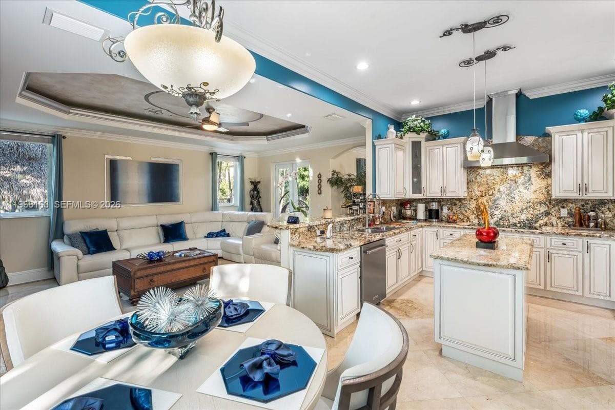 7851 NW 166th Ter, Miami Lakes FL 33016 — 25