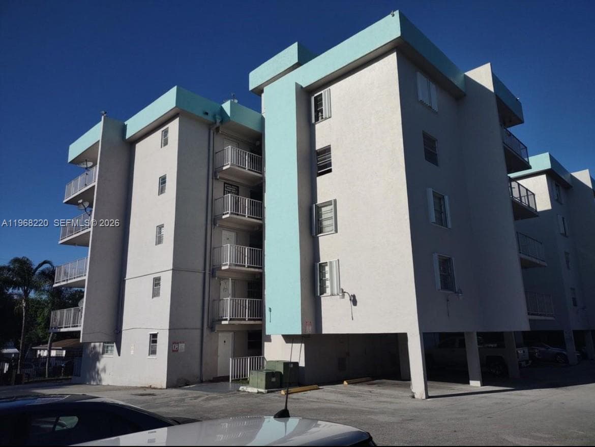 140 NW 14th Ave # 6, Miami FL 33125 — 9
