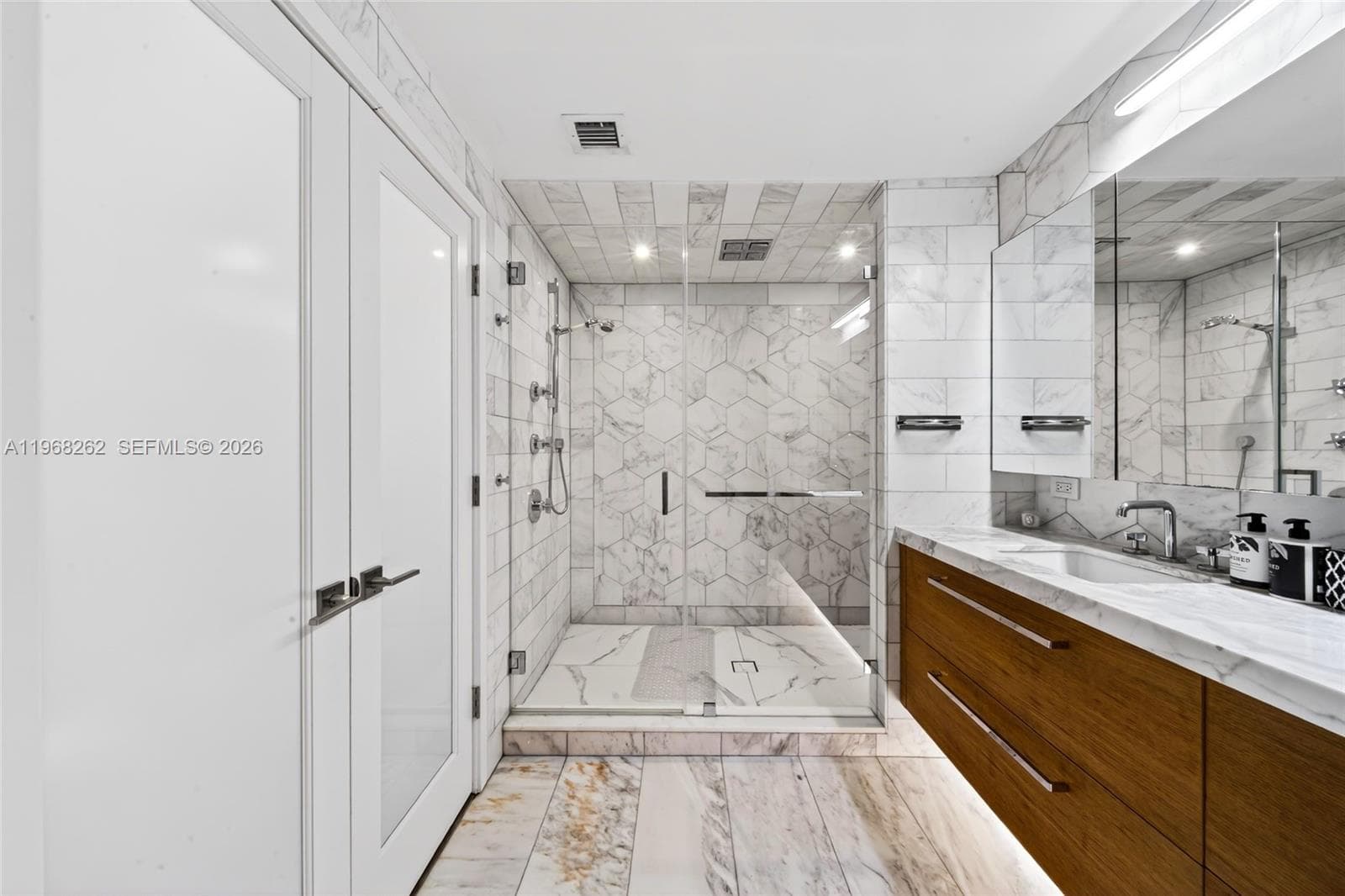 601 NE 36th St # 3407, Miami FL 33137 — 23