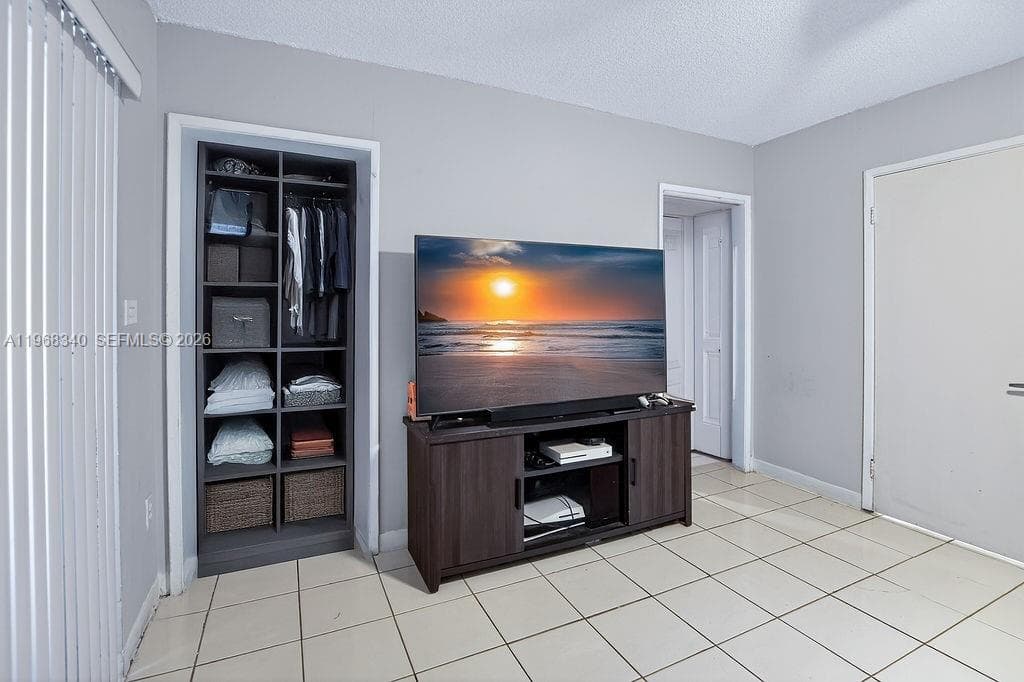 20311 NE 2nd Ave # 15, Miami FL 33179 — 17
