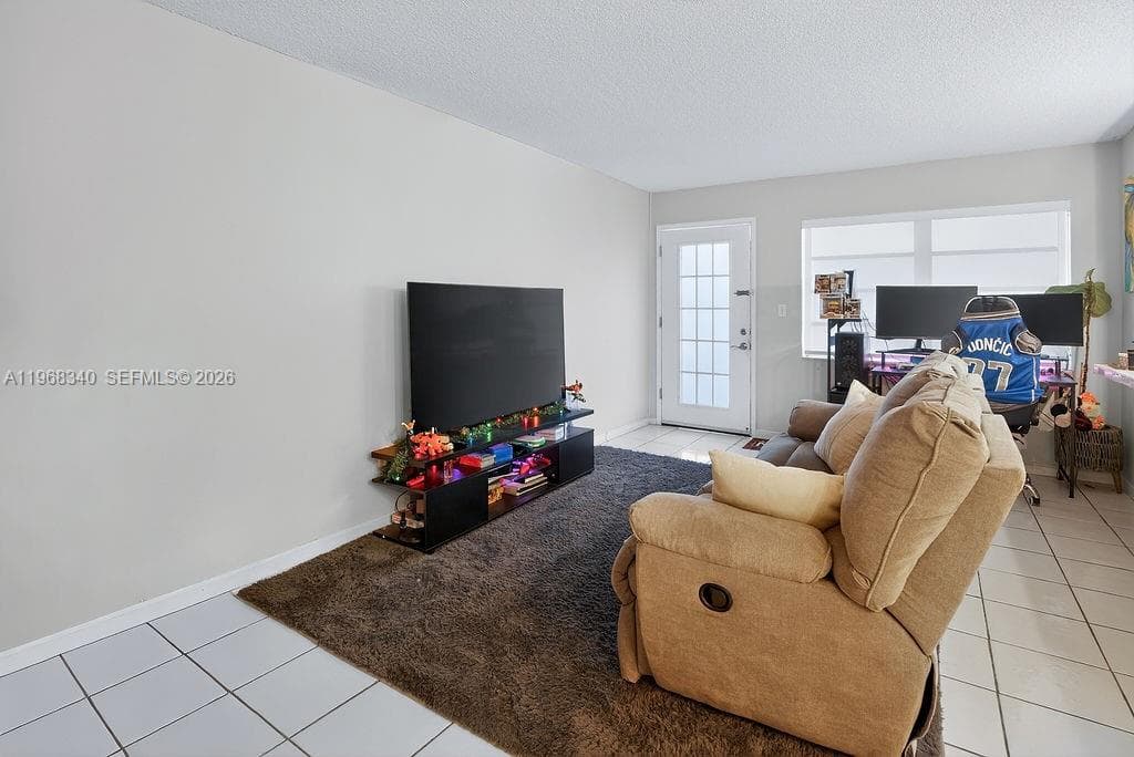 20311 NE 2nd Ave # 15, Miami FL 33179 — 4