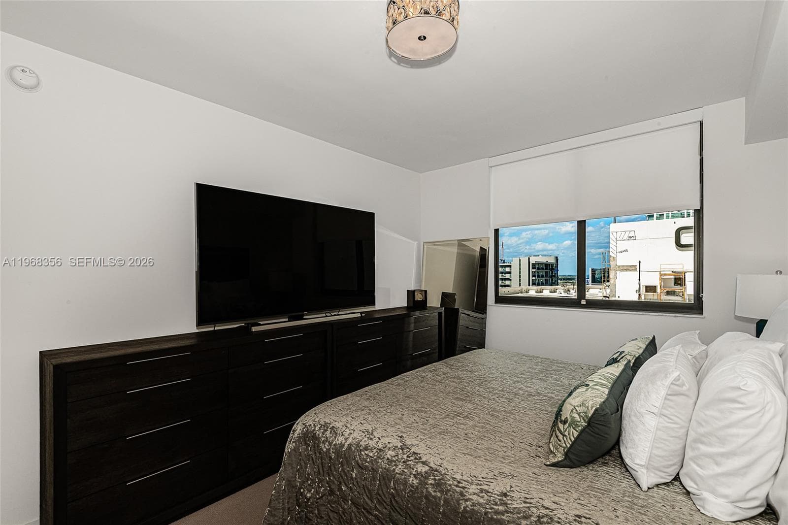 999 SW 1st Ave # 3215, Miami FL 33130 — 17