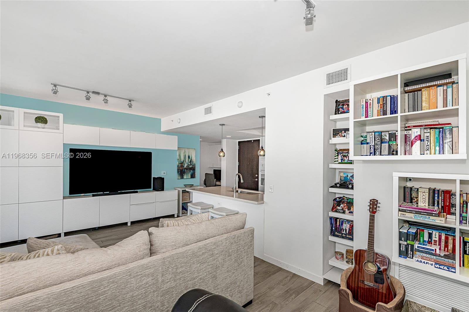 999 SW 1st Ave # 3215, Miami FL 33130 — 1