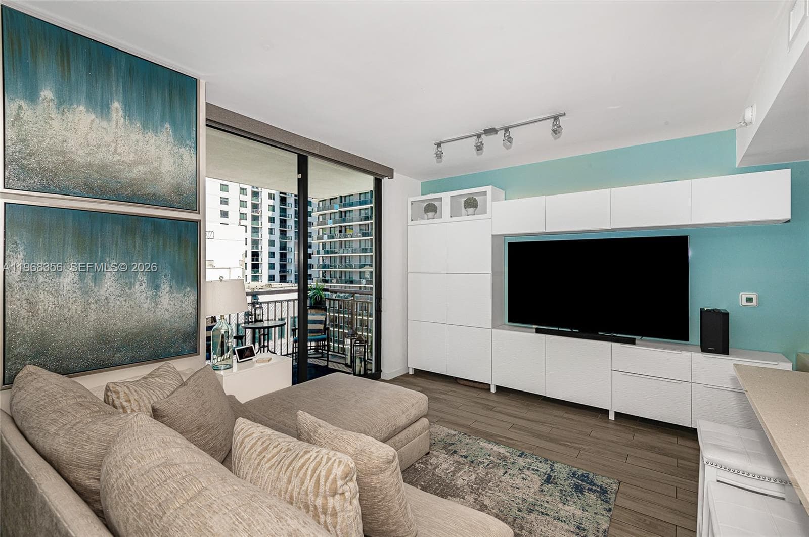 999 SW 1st Ave # 3215, Miami FL 33130 — 5