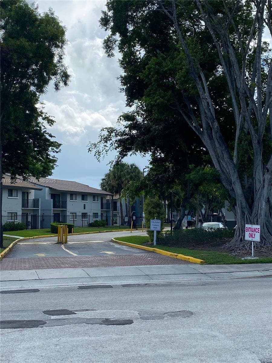 7030 NW 179th St # 205, Hialeah FL 33015 — 2