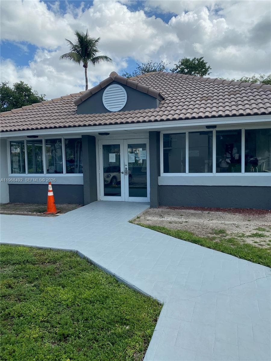 7030 NW 179th St # 205, Hialeah FL 33015 — 8