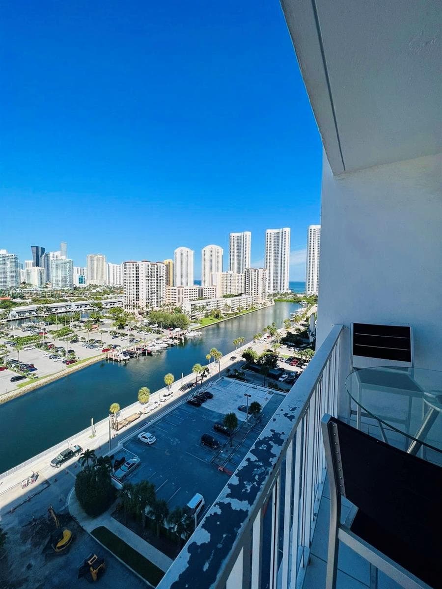 500 Bayview Dr # 1417, Sunny Isles Beach FL 33160 — 1