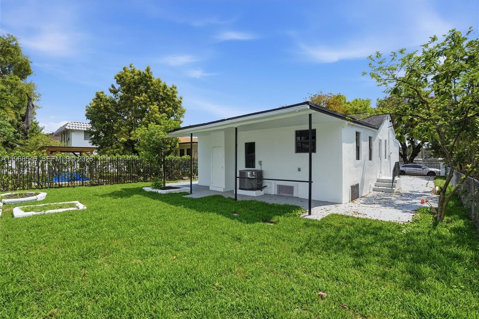 4237 SW 7th St, Miami FL 33134 — 27