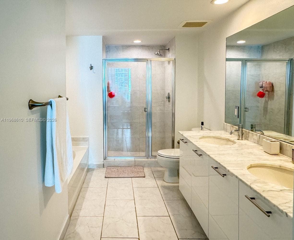 950 Brickell Bay Dr # 1504, Miami FL 33131 — 11