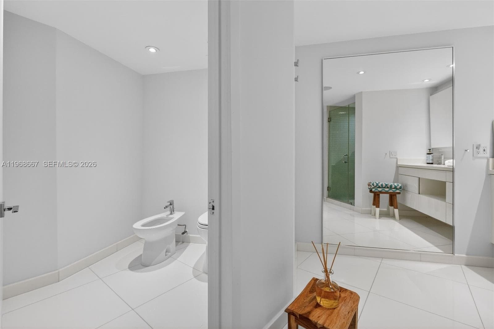 600 Grapetree Dr, Key Biscayne FL 33149 — 32