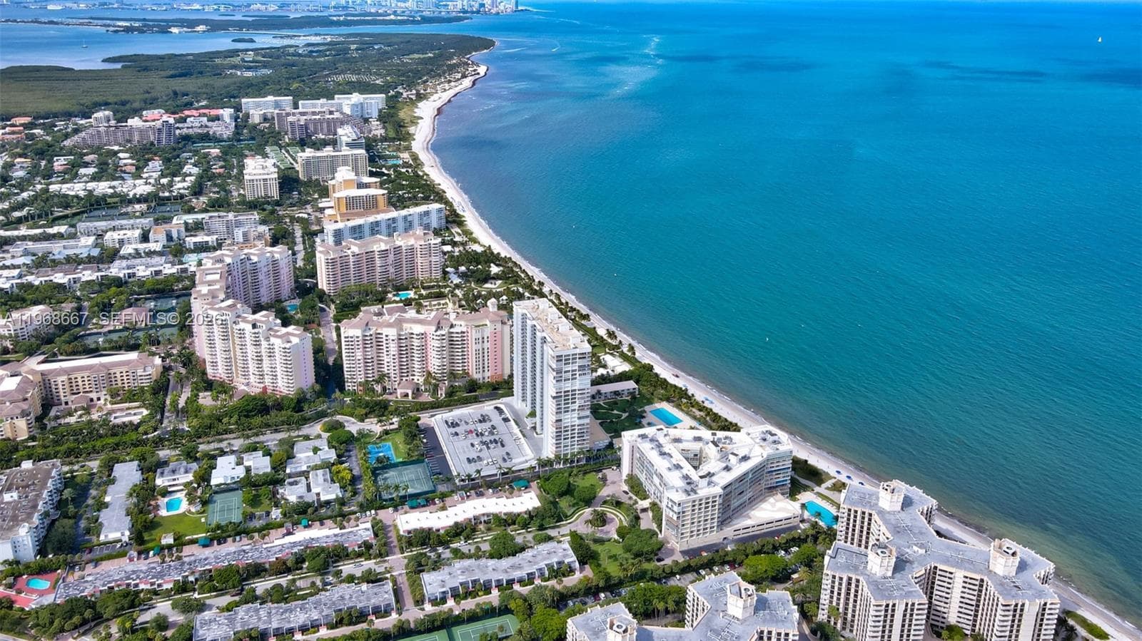 600 Grapetree Dr, Key Biscayne FL 33149 — 45