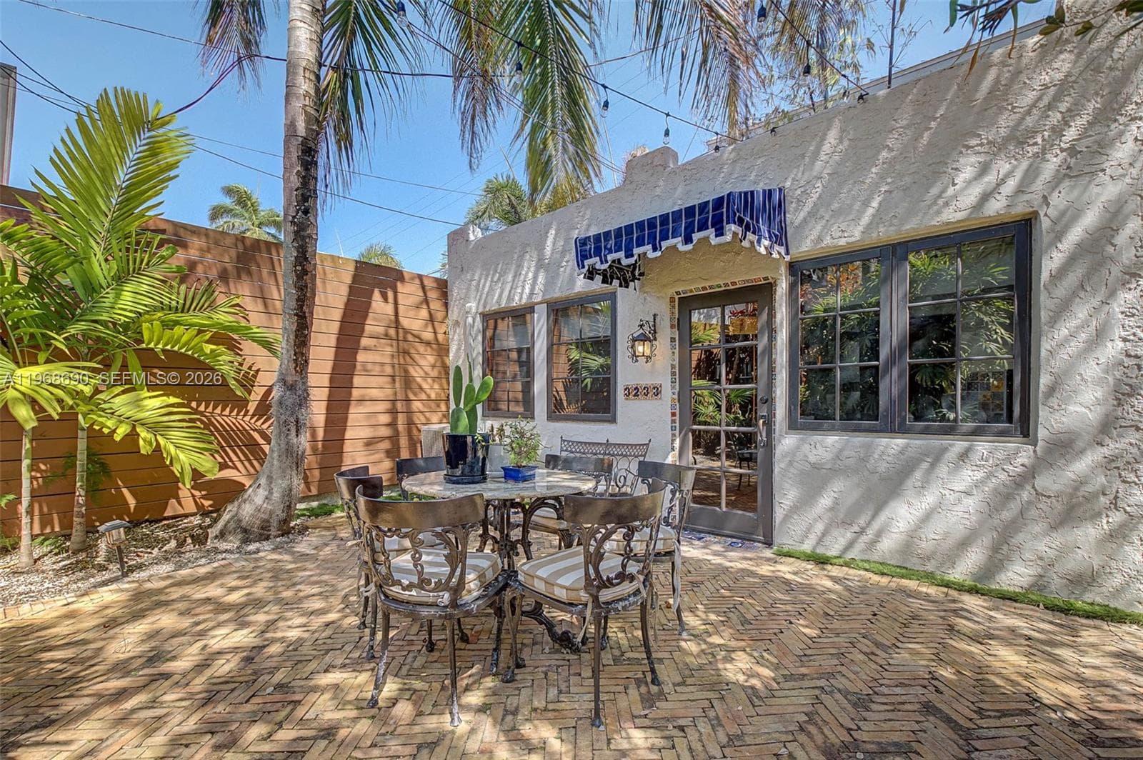3233 Crystal Ct, Miami FL 33133 — 18