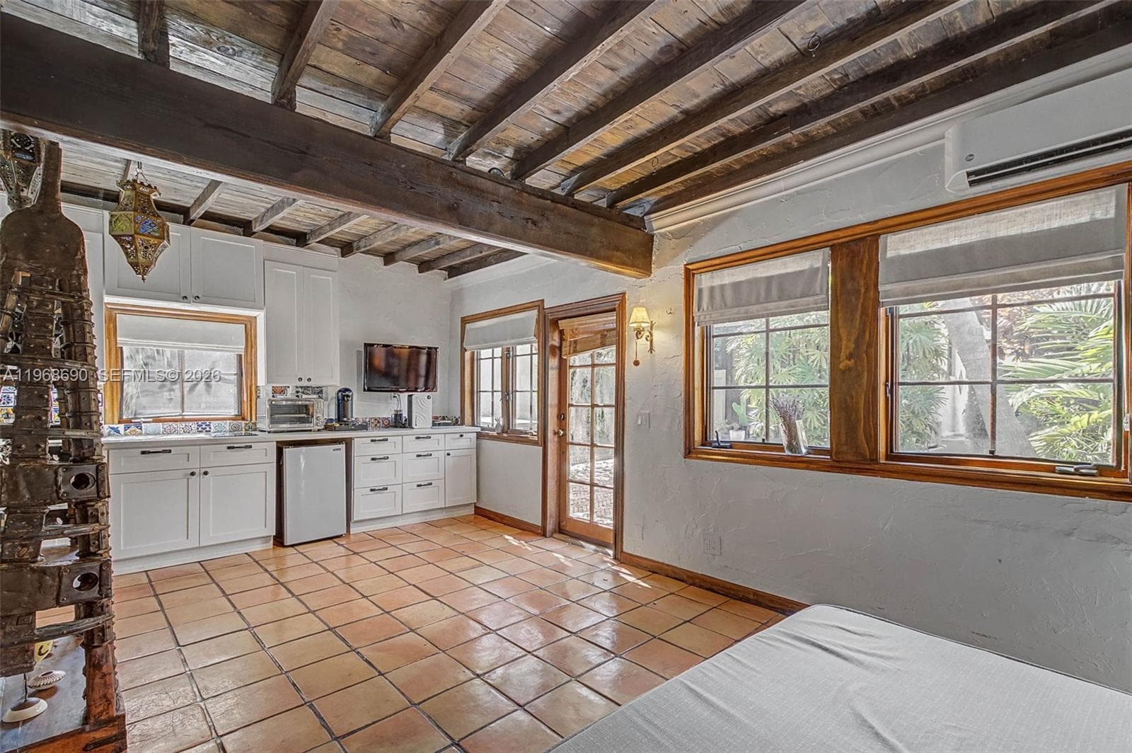 3233 Crystal Ct, Miami FL 33133 — 19