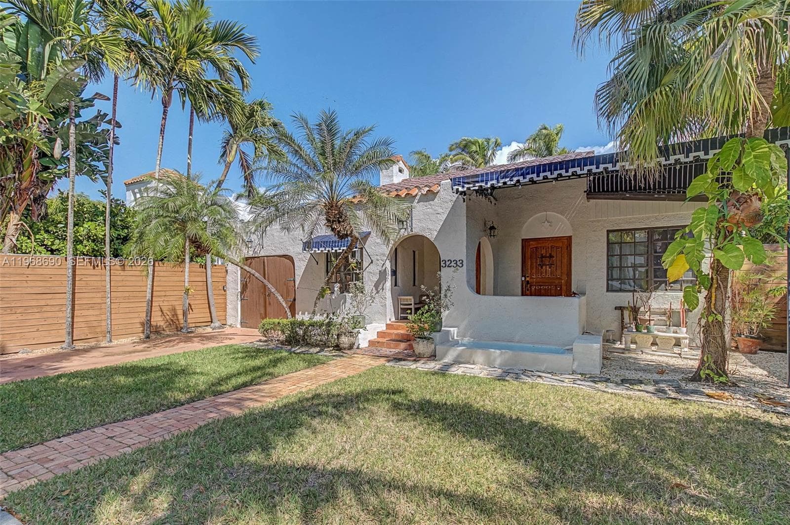 3233 Crystal Ct, Miami FL 33133 — 40