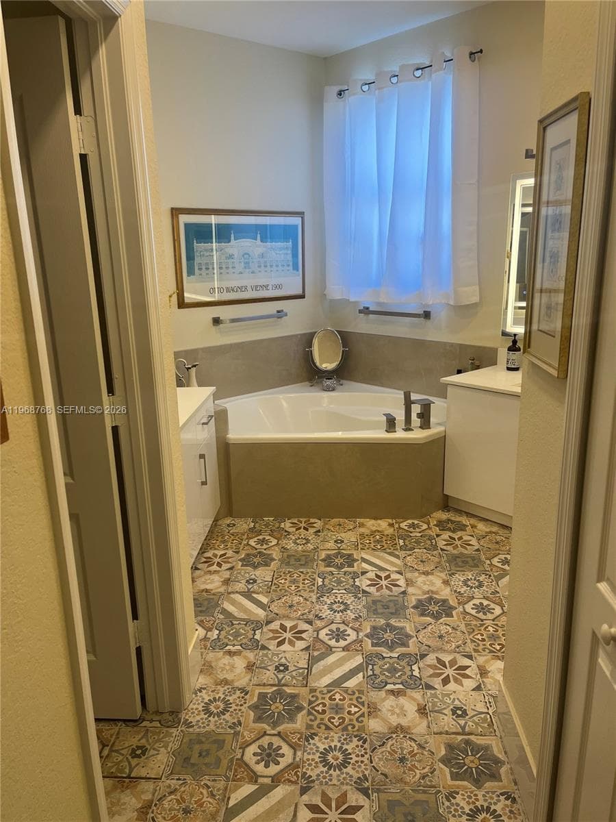 7469 NW 112th Pl, Doral FL 33178 — 16