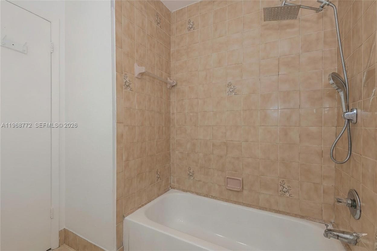 1082 W 79th St # 25, Hialeah FL 33014 — 17