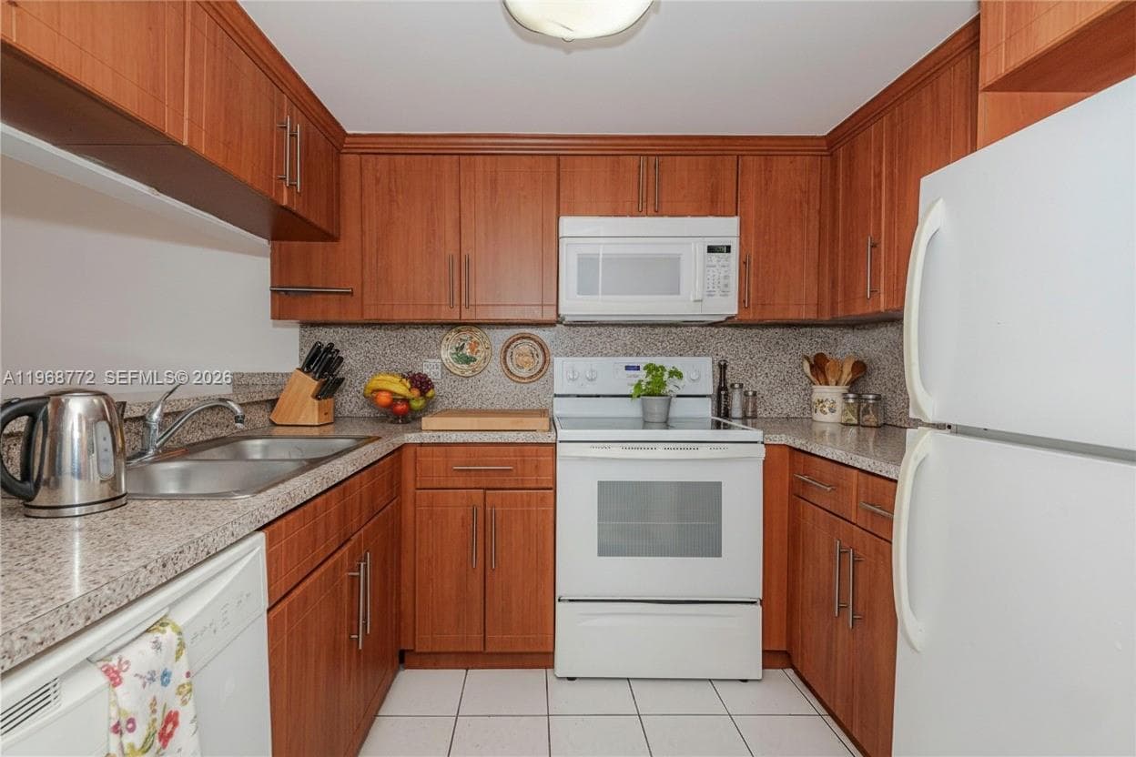 1082 W 79th St # 25, Hialeah FL 33014 — 9