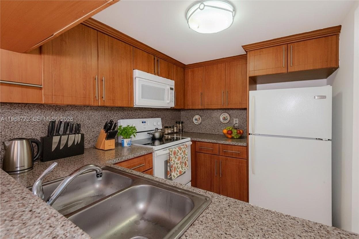1082 W 79th St # 25, Hialeah FL 33014 — 10