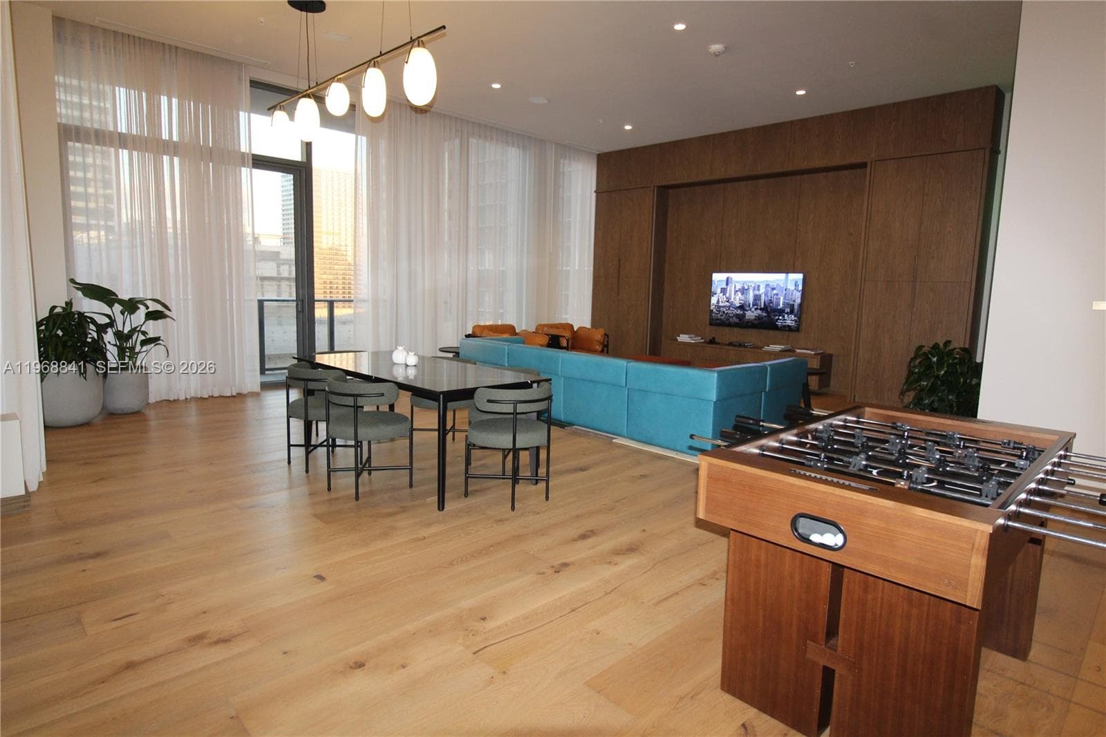 11 NE 6 St # 2114, Miami FL 33132 — 17