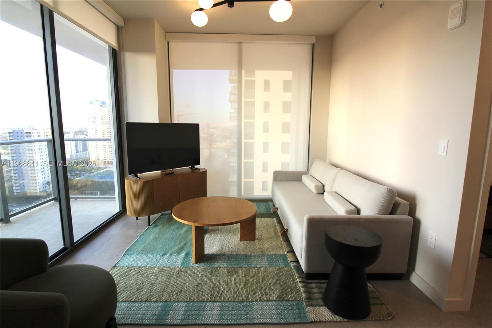 11 NE 6 St # 2114, Miami FL 33132 — 3