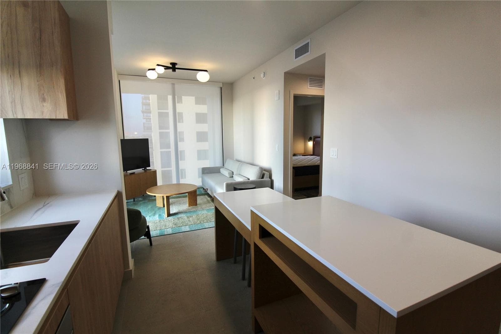 11 NE 6 St # 2114, Miami FL 33132 — 1