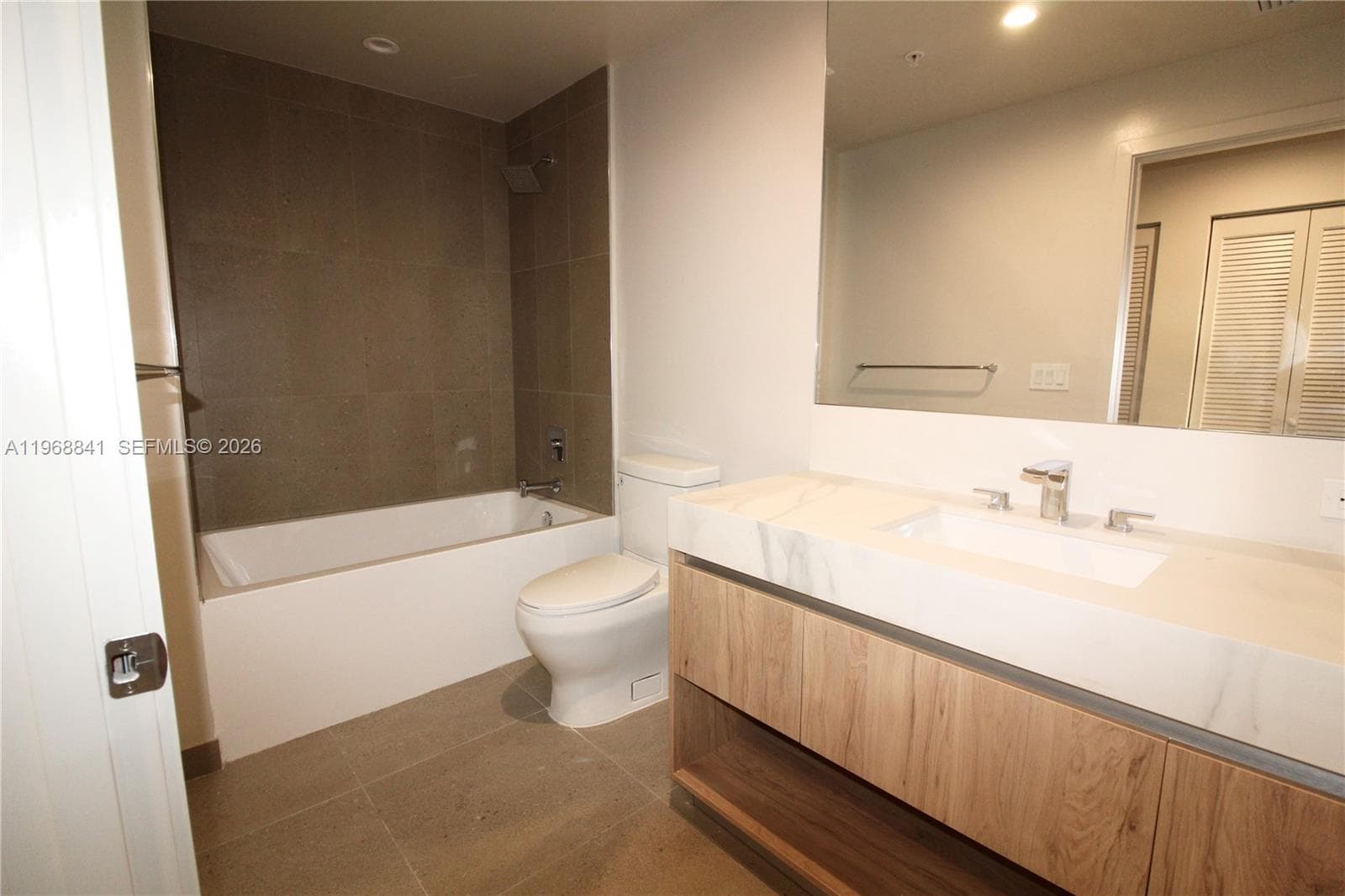 11 NE 6 St # 2114, Miami FL 33132 — 10