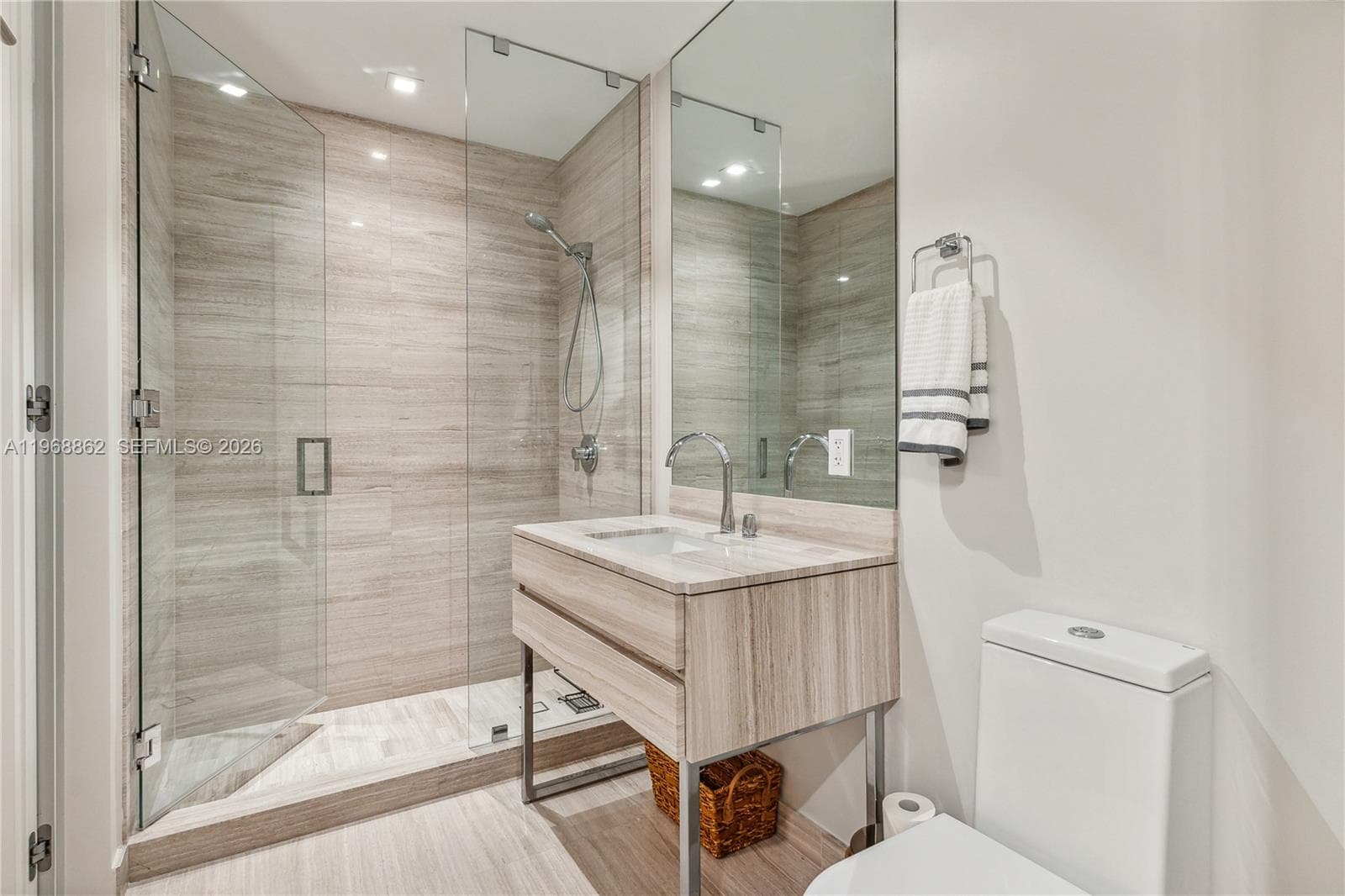 18975 Collins Ave # 4502, Sunny Isles Beach FL 33160 — 25