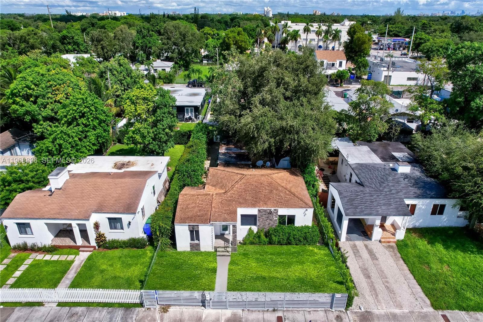 231 NW 44th St, Miami FL 33127 — 33