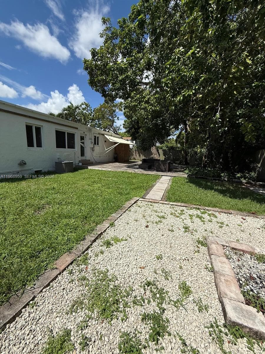 235 NE 46th St, Miami FL 33137 — 54